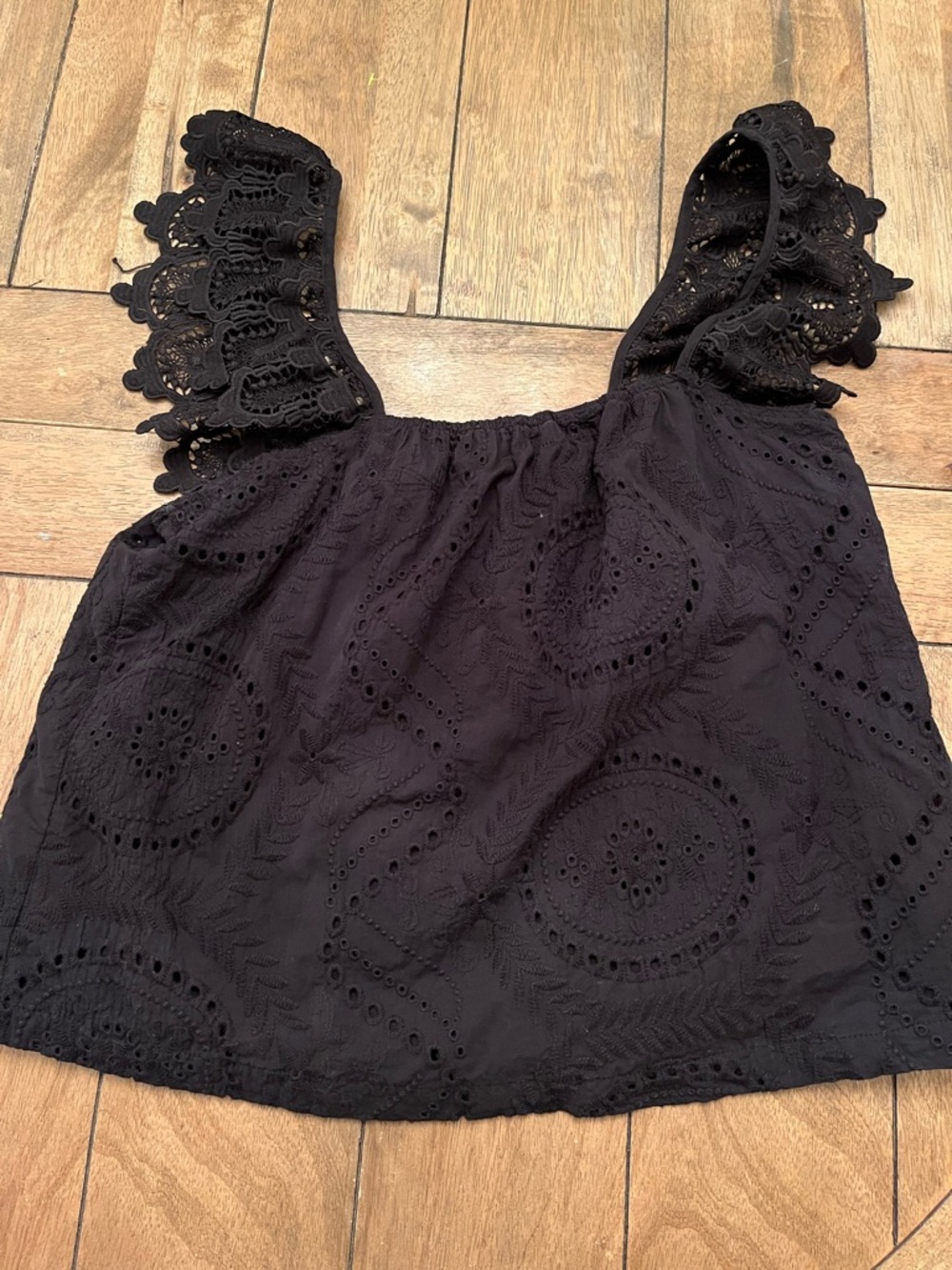 Evereve Black Eyelet Lace-Trim Tank Top
